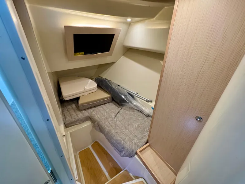 Slide: The Image of Chris-Craft Launch 35 GT 2024 - 53