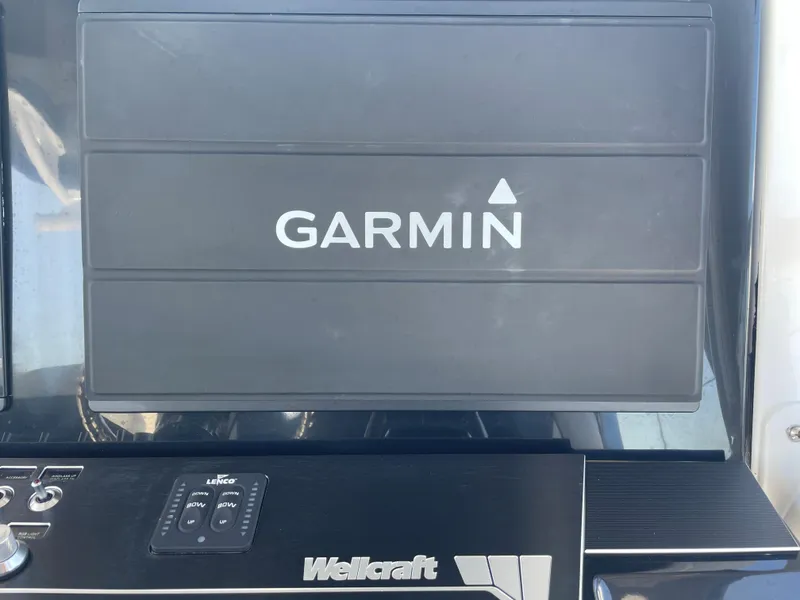 Slide: The Image of Garmin display on 2023 Wellcraft 352 Fisherman boat dashboard. - 19