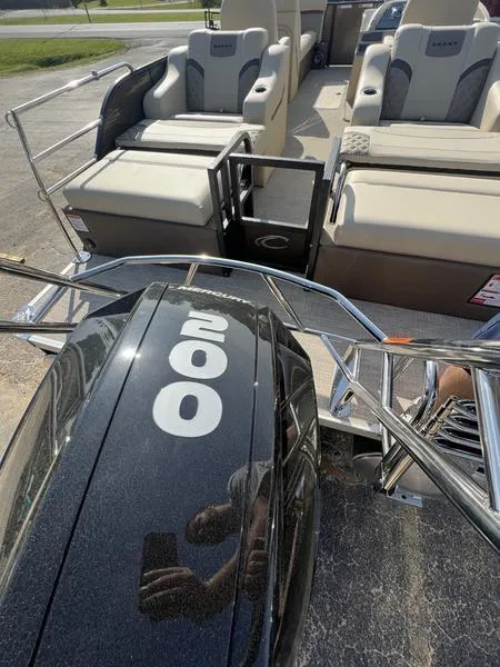 Slide: The Image of 2023 Crest Classic DLX 220 SLRC CPT DLX pontoon boat with 200 HP engine. - 4