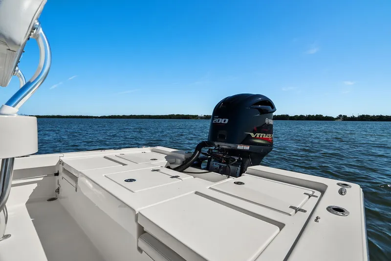 Slide: The Image of Maverick 2200 TRS 2021 - 17