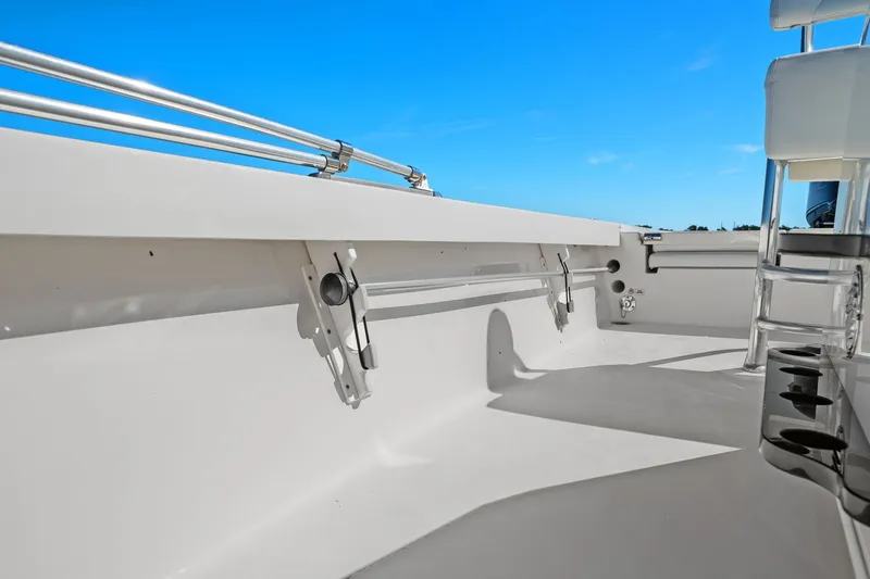 Slide: The Image of Maverick 2200 TRS 2021 - 30