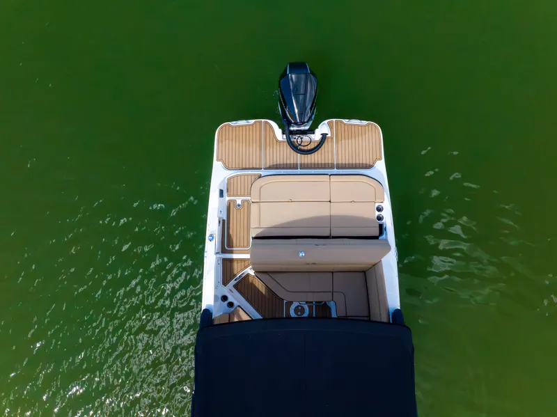 Slide: The Image of Sea Ray 270 SDX OB 2022 - 11