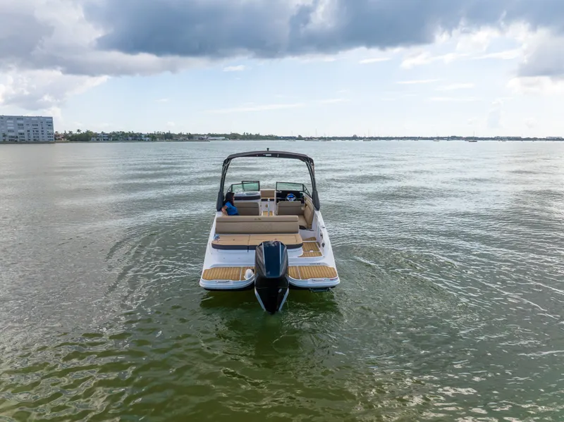 Slide: The Image of Sea Ray 270 SDX OB 2022 - 15