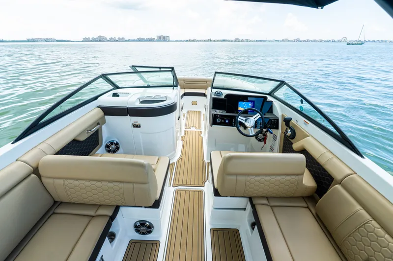 Slide: The Image of Sea Ray 270 SDX OB 2022 - 16