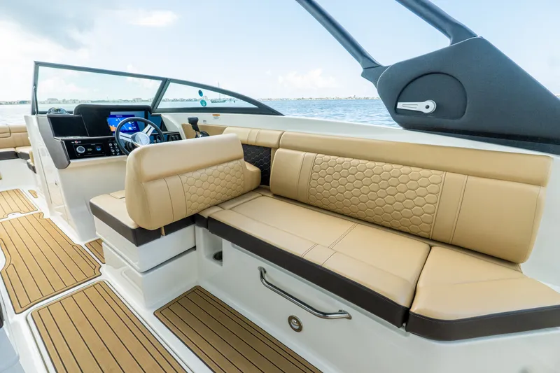 Slide: The Image of Sea Ray 270 SDX OB 2022 - 17
