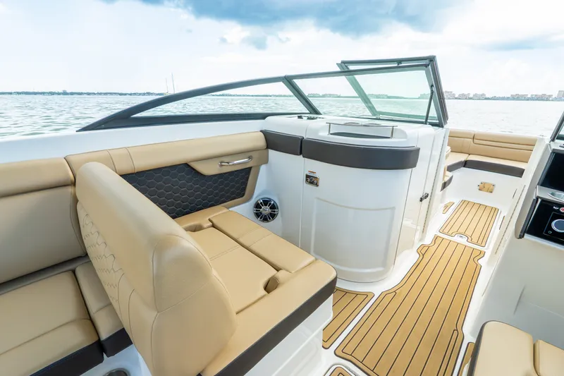 Slide: The Image of Sea Ray 270 SDX OB 2022 - 21