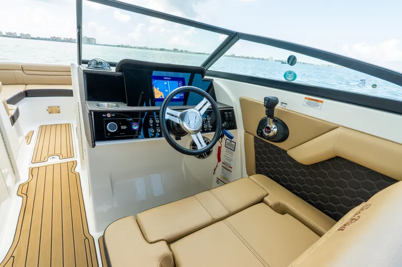 Slide: The Image of Sea Ray 270 SDX OB 2022 - 22
