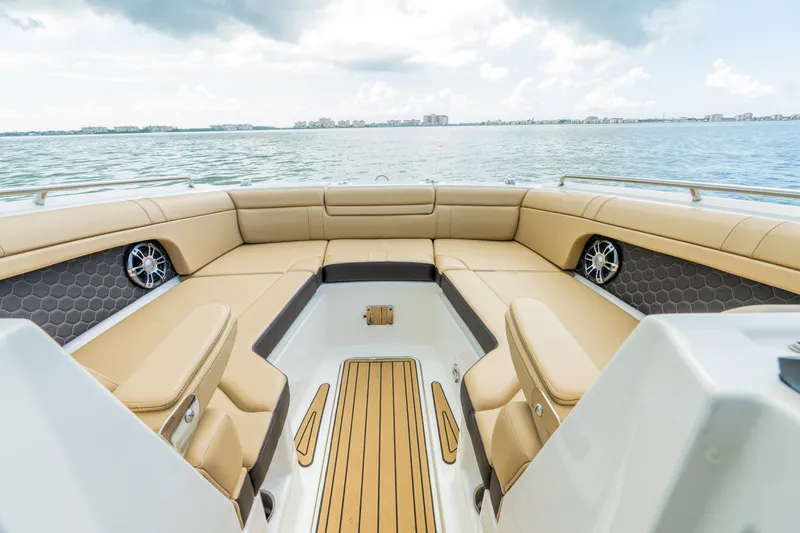 Slide: The Image of Sea Ray 270 SDX OB 2022 - 23