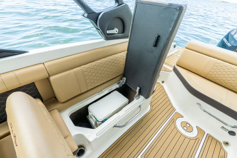 Slide: The Image of Sea Ray 270 SDX OB 2022 - 24