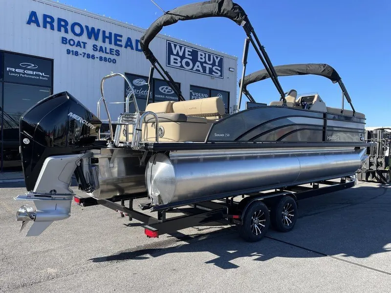Slide: The Image of 2023 Harris Sunliner 250 pontoon boat at Arrowhead Boat Sales dealership. - 13