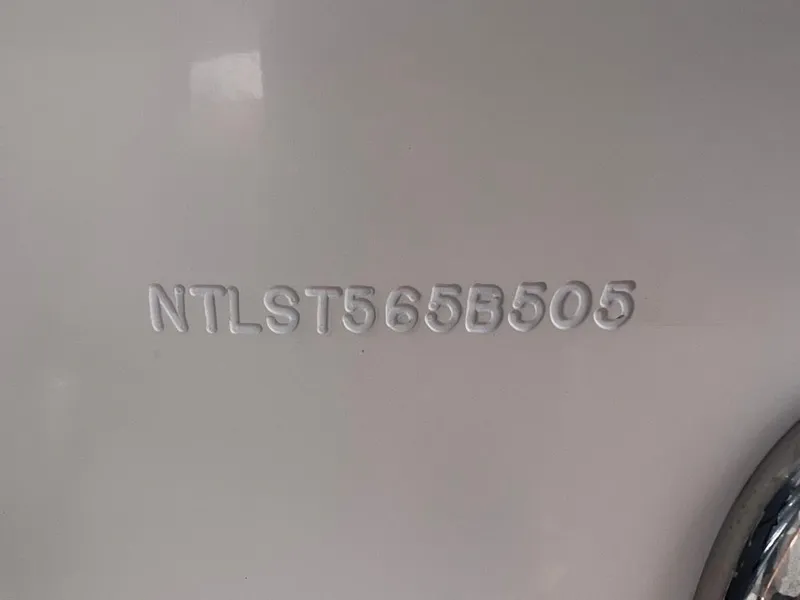 Slide: The Image of Hull identification number on 2005 Grady-White 257 Advance boat. - 42