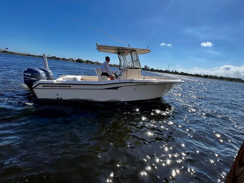 Slide: The Image of 2005 Grady-White 257 Advance boat on sunny water. - 8