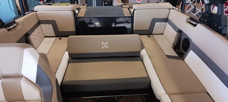 Slide: The Image of Heyday Wake Boats H22 2023 - 70