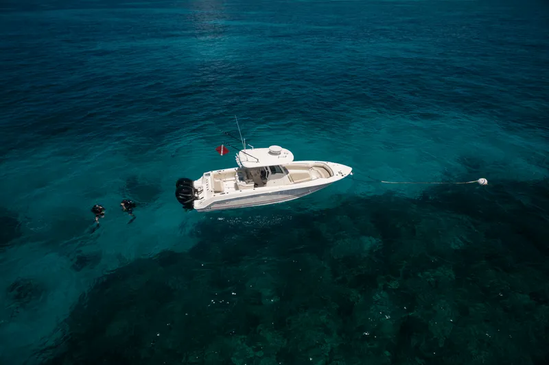 Slide: The Image of Boston Whaler 280 Outrage 2026 - 14