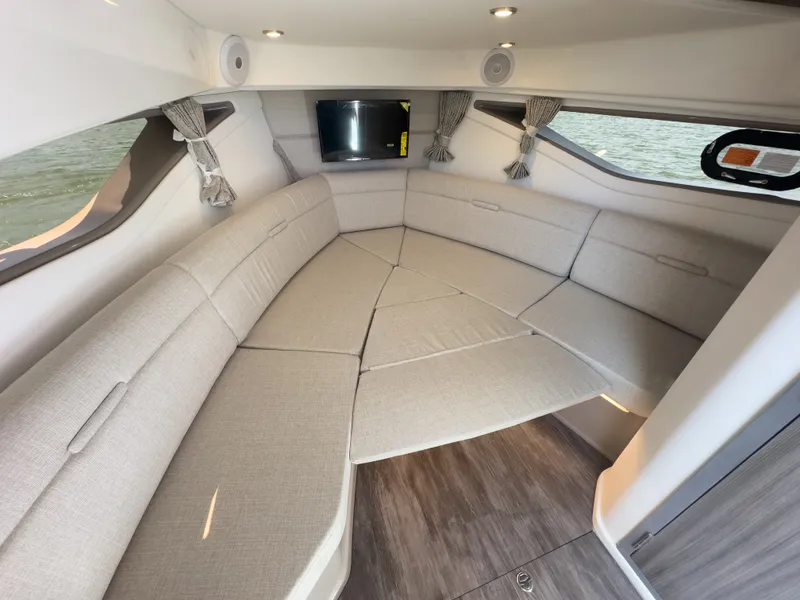 Slide: The Image of Sea Ray Sundancer 320 2026 - 11