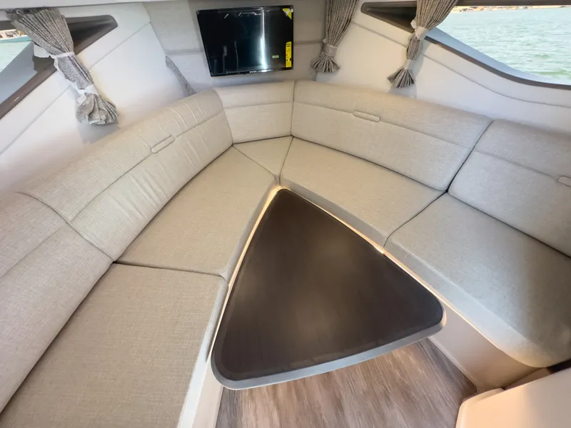 Slide: The Image of Sea Ray Sundancer 320 2026 - 12