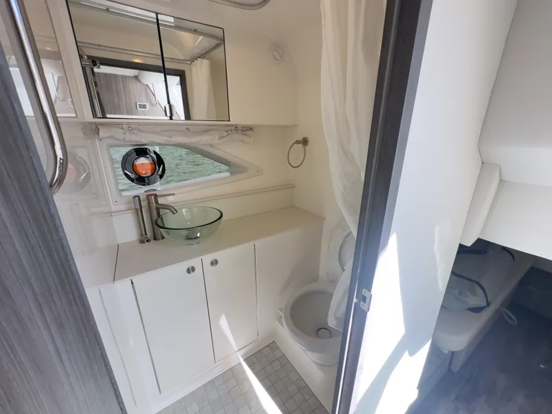 Slide: The Image of Sea Ray Sundancer 320 2026 - 15