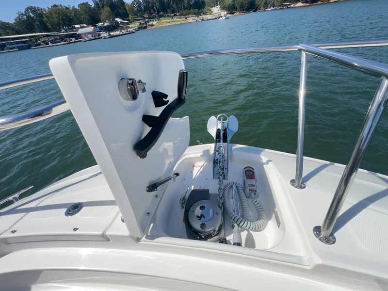 Slide: The Image of Sea Ray Sundancer 320 2026 - 18