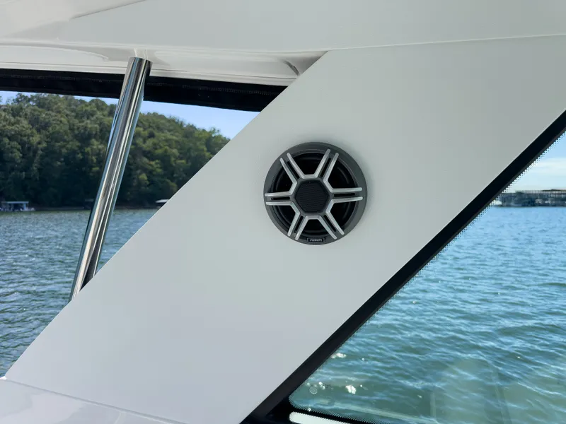 Slide: The Image of Sea Ray Sundancer 320 2026 - 22