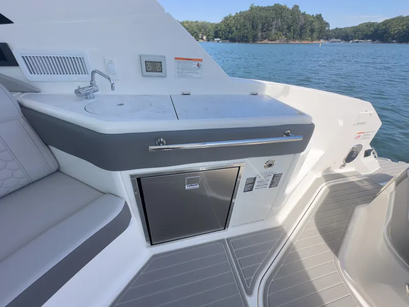 Slide: The Image of Sea Ray Sundancer 320 2026 - 28