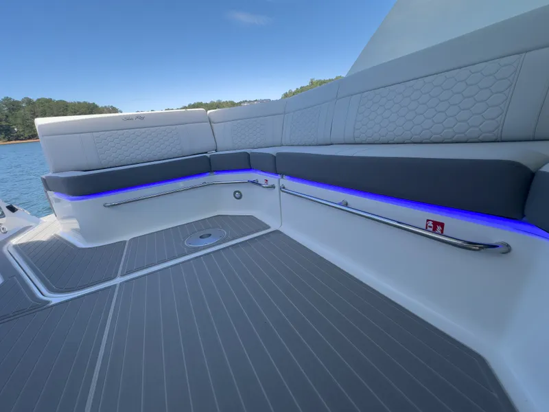 Slide: The Image of Sea Ray Sundancer 320 2026 - 34