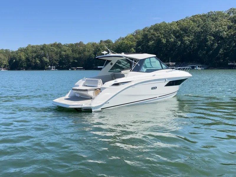 Slide: The Image of Sea Ray Sundancer 320 2026 - 5