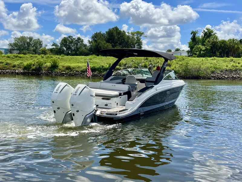 Slide: The Image of Sea Ray 280 SLX 2026 - 7