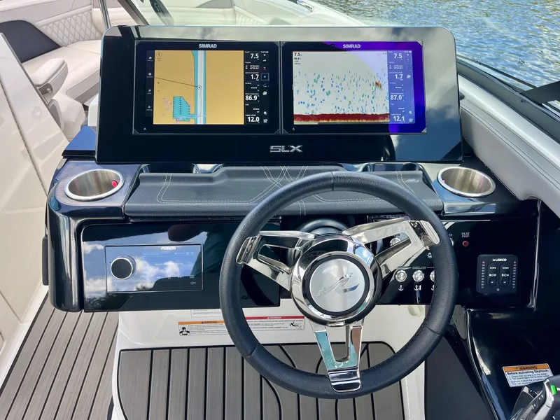 Slide: The Image of Sea Ray 280 SLX 2026 - 27