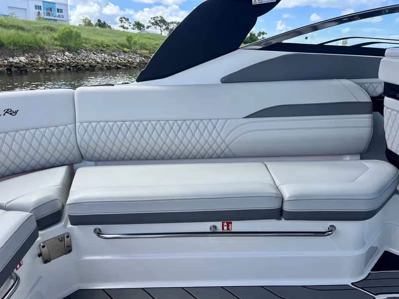 Slide: The Image of Sea Ray 280 SLX 2026 - 20