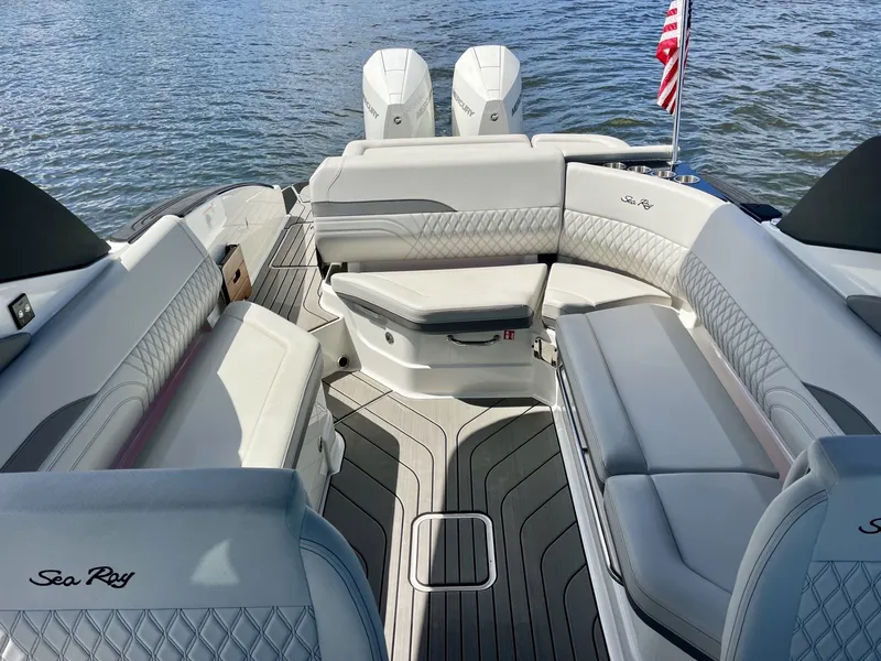 Slide: The Image of Sea Ray 280 SLX 2026 - 22