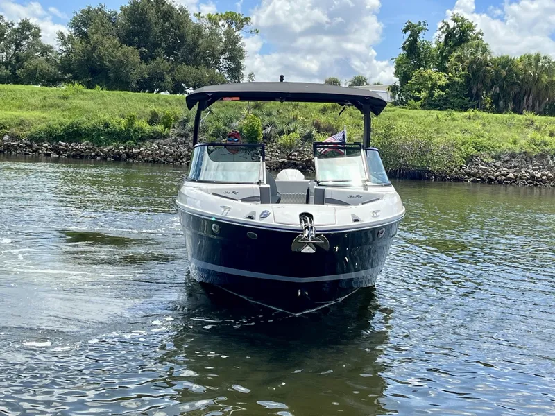 Slide: The Image of Sea Ray 280 SLX 2026 - 3
