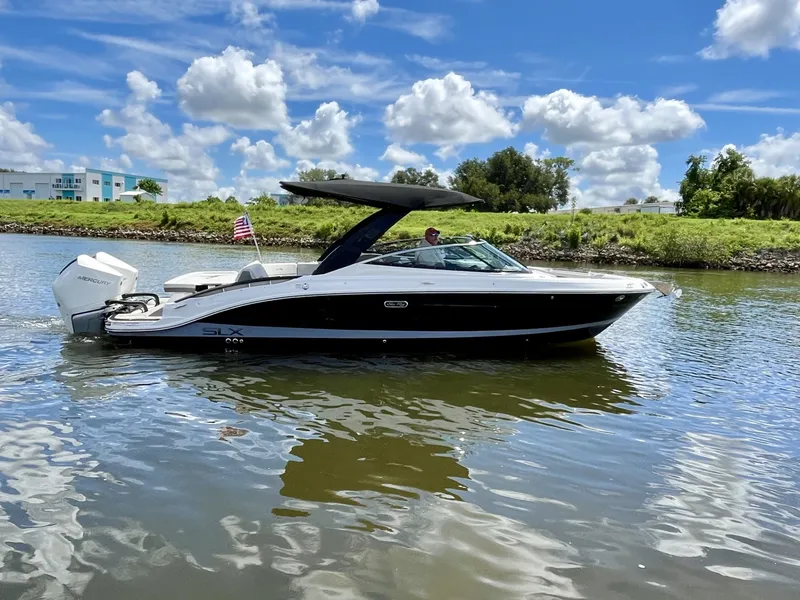 Slide: The Image of Sea Ray 280 SLX 2026 - 11