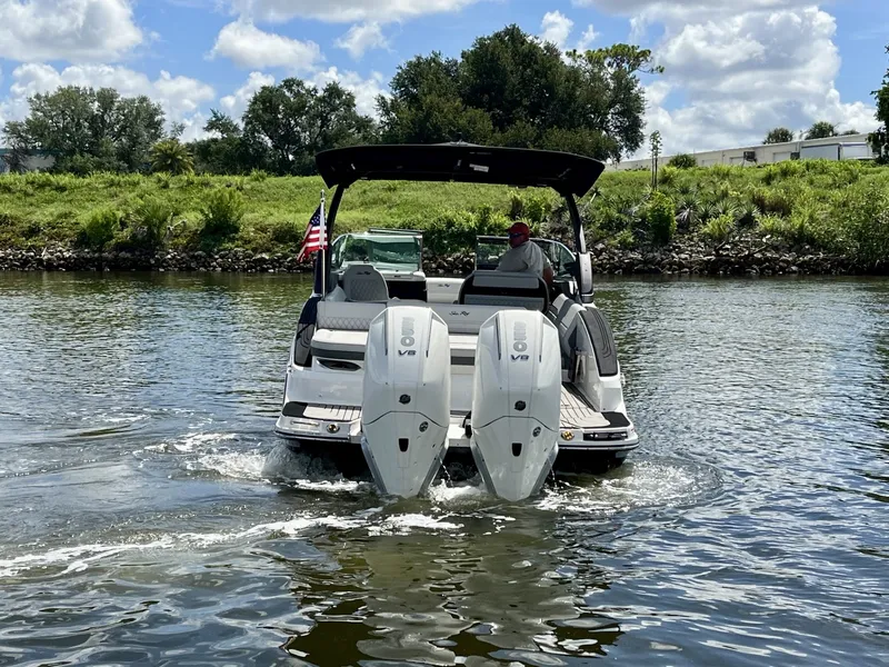 Slide: The Image of Sea Ray 280 SLX 2026 - 9