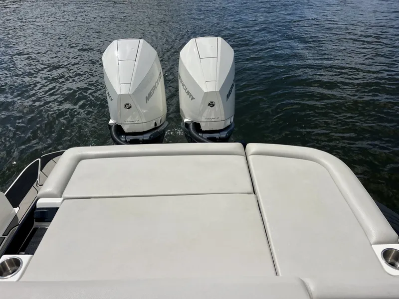 Slide: The Image of Sea Ray 280 SLX 2026 - 24