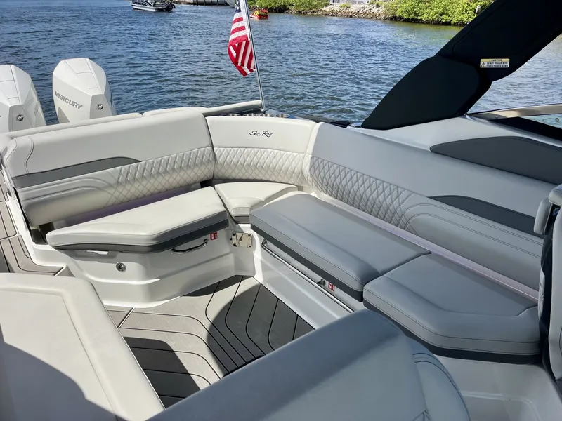 Slide: The Image of Sea Ray 280 SLX 2026 - 21