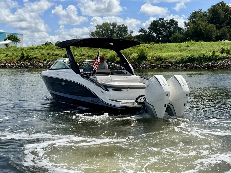Slide: The Image of Sea Ray 280 SLX 2026 - 10