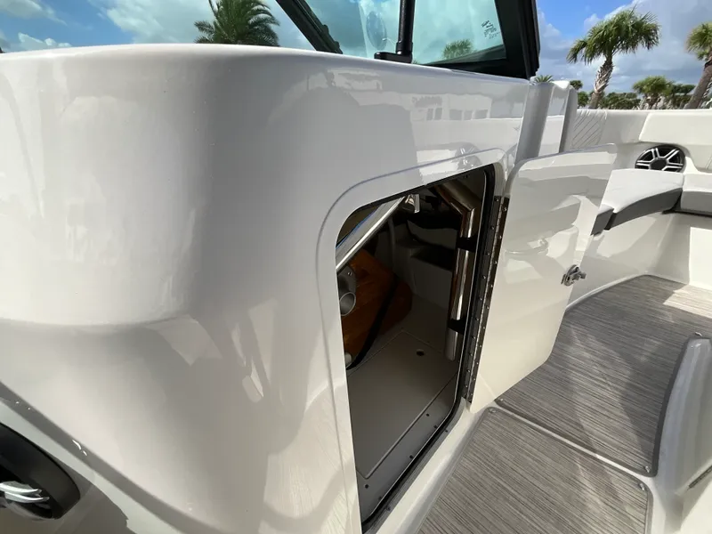 Slide: The Image of Sea Ray SDX 230 Outboard 2026 - 18