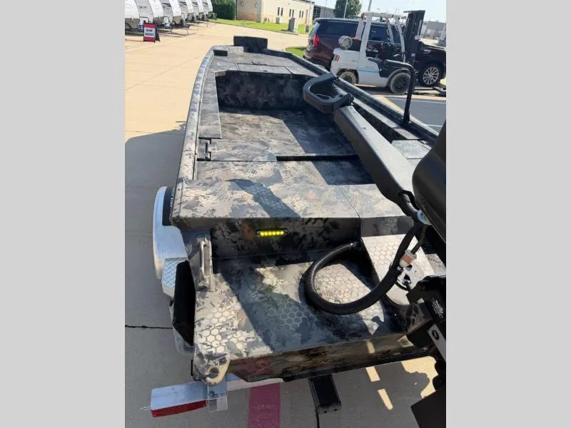 Slide: The Image of Gator-Tail 18/54 2027 - 17