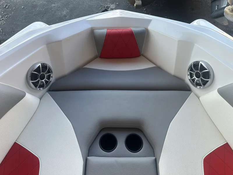 Slide: The Image of Tige R 20 2019 - 3