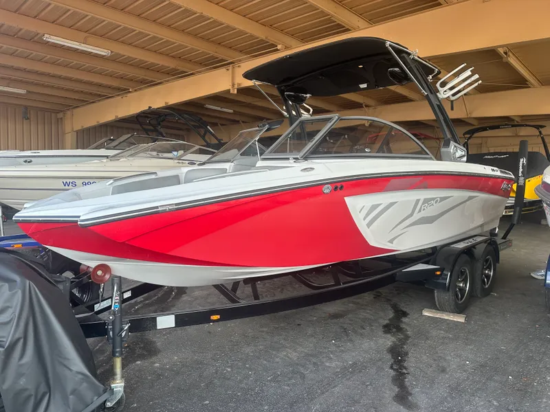 Slide: The Image of Tige R 20 2019 - 6