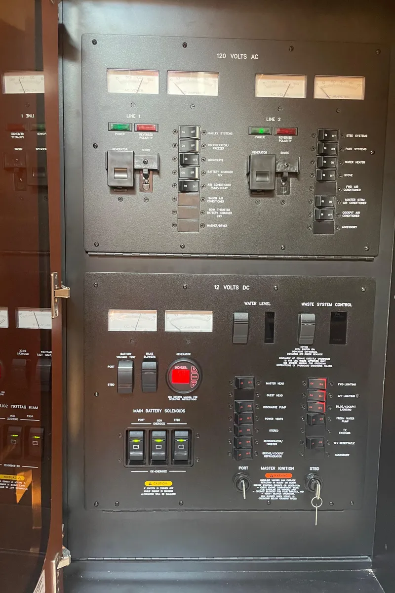 Slide: The Image of Sea Ray 390 Sundancer 2011 - 53