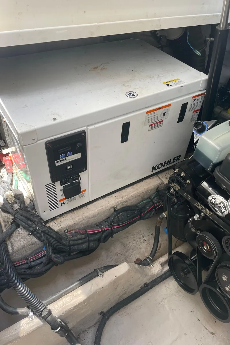 Slide: The Image of Sea Ray 390 Sundancer 2011 - 56