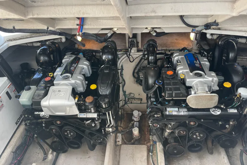 Slide: The Image of Sea Ray 390 Sundancer 2011 - 58