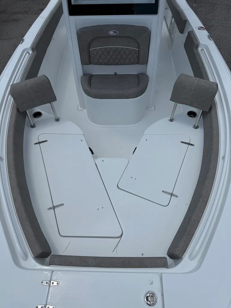 Slide: The Image of Sea Hunt Ultra 235SE 2026 - 14