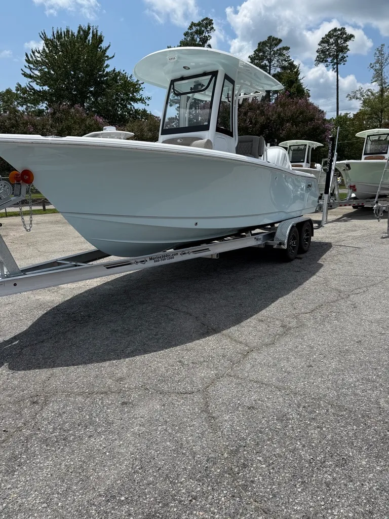 Slide: The Image of Sea Hunt Ultra 235SE 2026 - 2