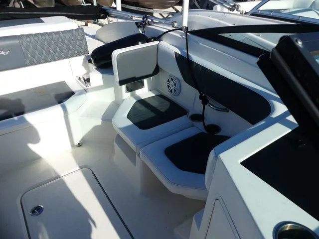 Slide: The Image of Sea Ray SPX 190 Outboard 2017 - 10