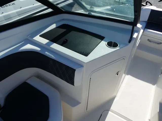 Slide: The Image of Sea Ray SPX 190 Outboard 2017 - 12