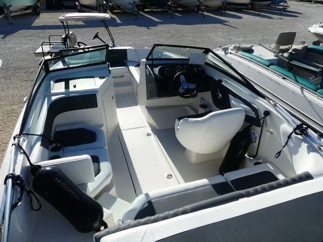 Slide: The Image of Sea Ray SPX 190 Outboard 2017 - 5