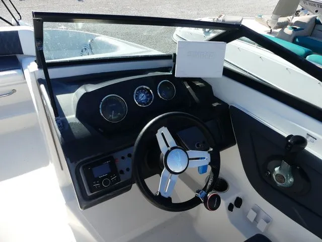 Slide: The Image of Sea Ray SPX 190 Outboard 2017 - 6