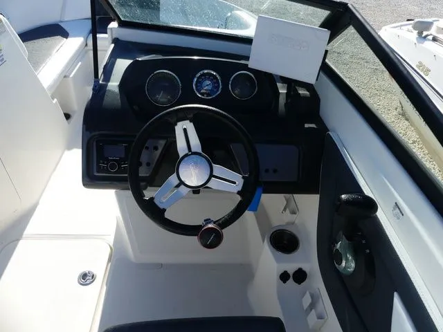 Slide: The Image of Sea Ray SPX 190 Outboard 2017 - 7